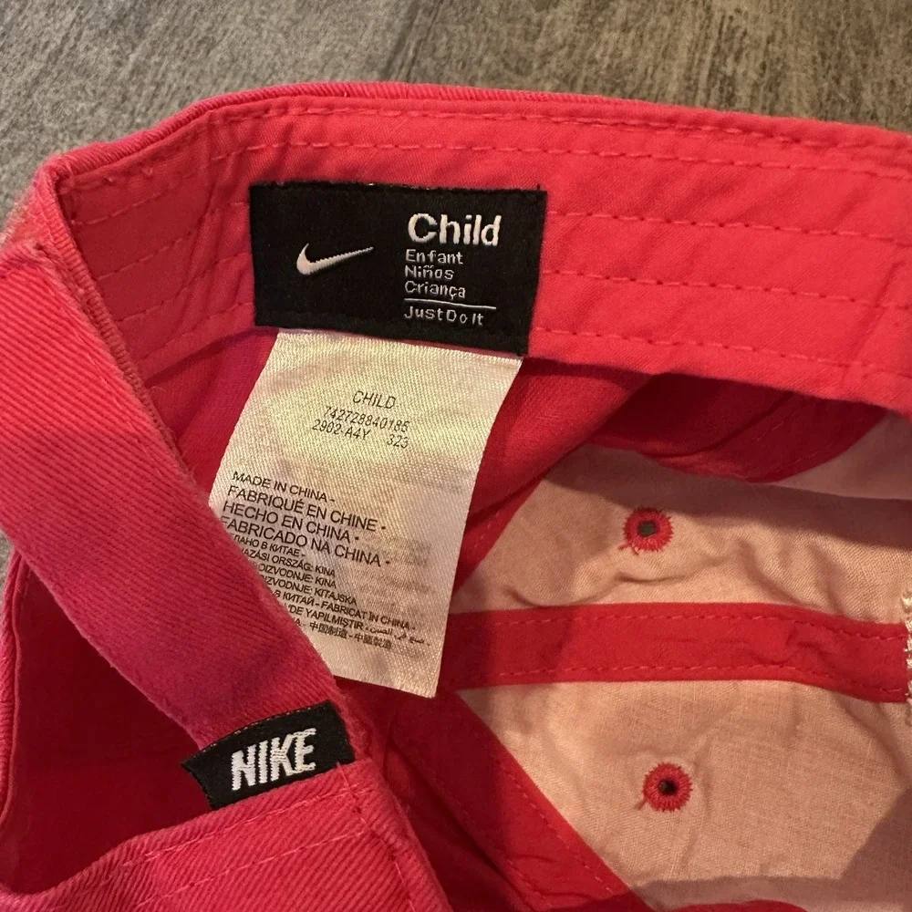Nike‎ Heritage Child Youth Kids Unisex Pink & White Strapback Adjustable Hat